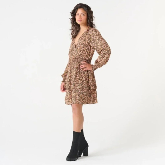 Devoted Ditsy Floral Dress - Picture 2 of 11